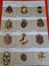 12 insignes de régiment