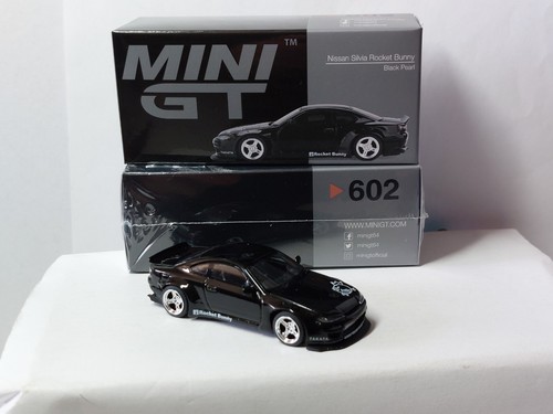 Mini nissan - 1/64,