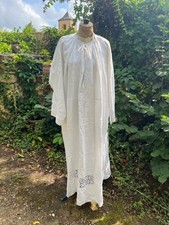 Ancienne aube de prêtre en coton blanc et dentelle. XIXème