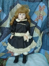 POUPEE EN PORCELAINE CLAUDINE