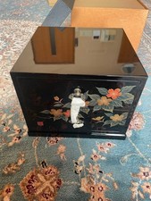 Commode laquée à deux