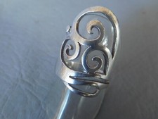 Bague coeur main arabesque volute femme fille grise en argent massif T 57 us 8