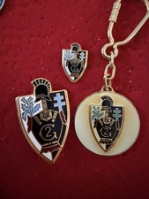 Lot 3  insignes militaires Broches Pin’s Porte Clé