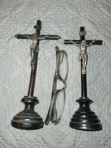 Anciens crucifix sur - 2,