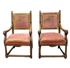 Paire de fauteuils en noyer de
