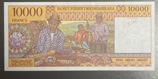 Beau billet de Madagascar 10 000 Francs non daté 1995. N° A55446108. Etat SPL