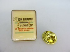 Pin's Pins Badge Pin YOM