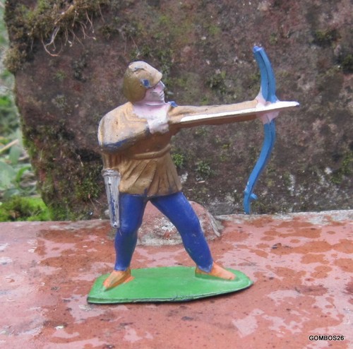 Cyrnos moyen age figurine - age,