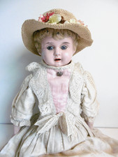 RARE POUPÉE ANCIENNE TÊTE BUSTE EN MÉTAL LAQUÉ CORPS REMBOURRÉ XIXème Ht 54 cm