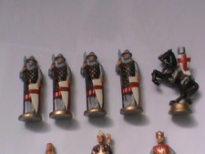 lot de 8 figurines TEMPLIERS EN PLOMB/4 GARDES 48GRAMMES5.5 H/REINE ROI EVEQUE 6