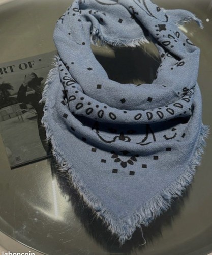 Grand bandana bleu - bleu, Écharpe