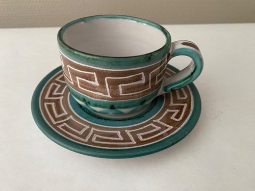 Charmante tasse sous - tasse,