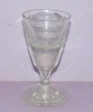 ANCIEN VERRE A PIED A LIQUEUR