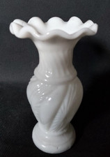 ANCIENNE OPALINE DE FOIRE PETIT VASE BLANC COL DENTELLE TORSADE DECOR DE SOLEIL
