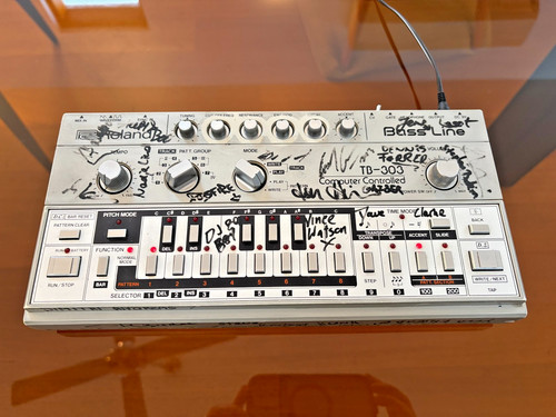 Roland 303 bass line analog - bass,