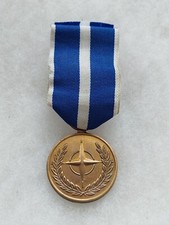 Une médaille  " KOSOVO ".