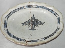 Ancien plat CUL NOIR ovale (20.5 x 28.5 cm) type Forges-les-Eaux