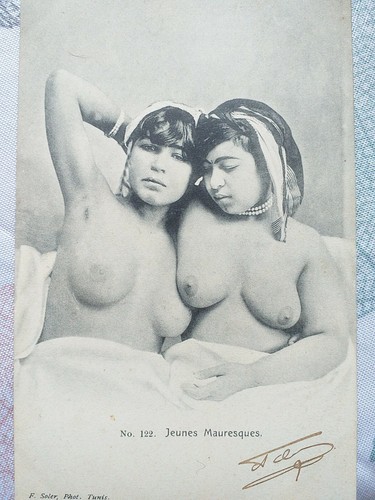 2 jeunes femmes nues - c.p.a.,