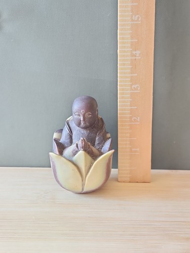 Buddha meditating lotus - buddha, in