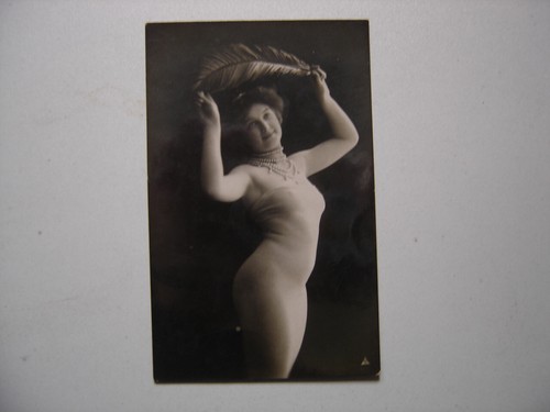 Cpa jeune femme avec - cpa, plume
