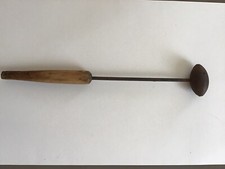 Ancien outil fer à coque pour coiffe Art Populaire en bois et fonte