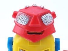 ROBOT MARCHEUR ET CRACHEUR DE