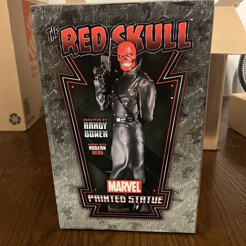 Red skull statue new - new, 2006