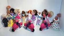 Lot 16 figurines poupées Barbie