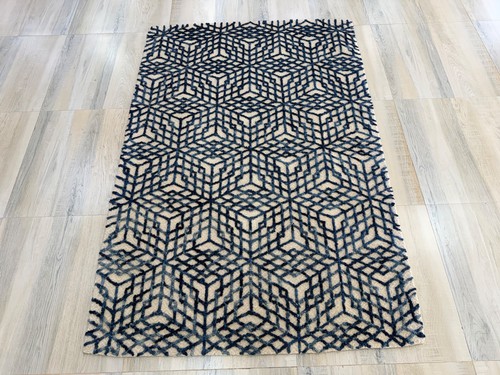 Tapis géométrique fait - , main