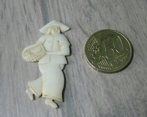 Ancienne petite figurine os - petite, en