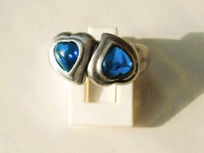 TRES BELLE BAGUE YVES SAINT LAURENT 1980 en ARGENT 925 avec 2 COEURS BLEUS / T54