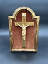 Christ en croix sur un cadre