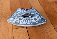 Ancienne boîte en porcelaine