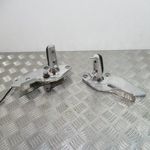 Platines repose pieds droit - , et