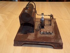 Ancienne machine à vapeur 20,5 x 21 cm