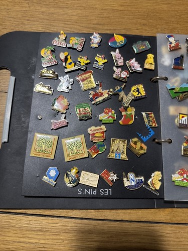 Lot environ 100 - lot, pin's
