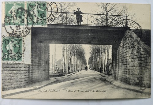 Flèche entrée ville - la,