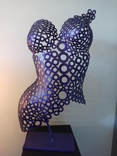 buste femme metal en rondelles