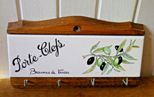 Porte clés mural en bois et céramique Beaumes de Venise Décor branche d'olivier