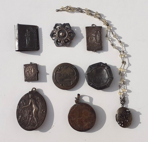 Lot bijoux objets religieux - -,