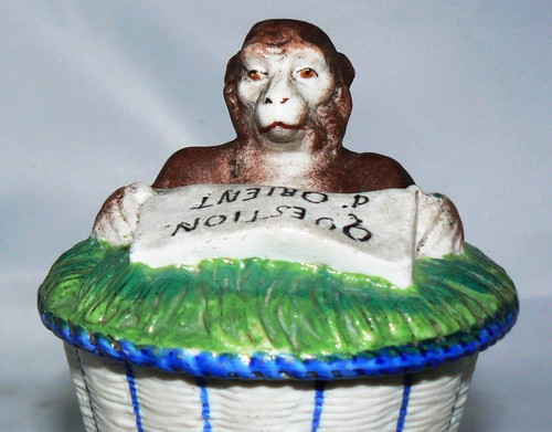 Pot couvert ancien - , (singe