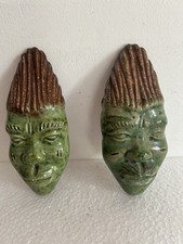 2 MASQUES AFRICAIN EN TERRE CUITE VERT