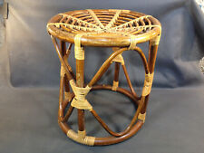 Ancien tabouret en rotin