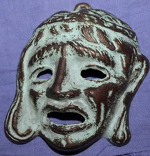 Ancien masque de décoration