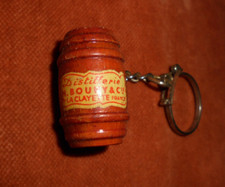 Porte-clés Joli mini tonneau BOIS Foncé Distillerie BOUHY & Cie 71 LA CLAYETTE