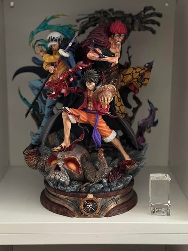 Figurine résine one - , lx