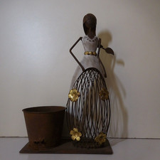N9704 sculpture métal doré personnage femme pot fleur art vintage fait main XXe