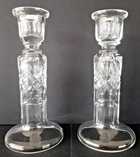 Paire de deux bougeoirs, chandeliers en crystal taillés.