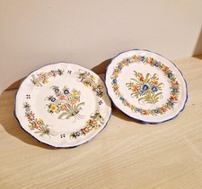 Lot de 2 Assiettes en Faïence