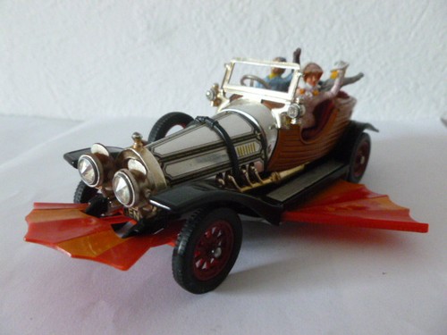 Corgi toys chitty bang - ,